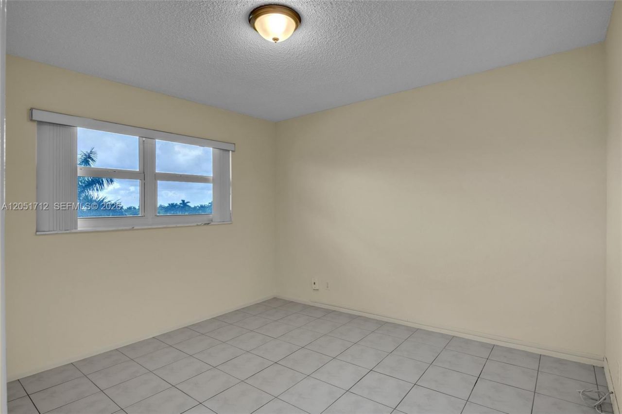 1000 NE 14th Ave , Unit 503, Hallandale Beach, FL 33009 Photo