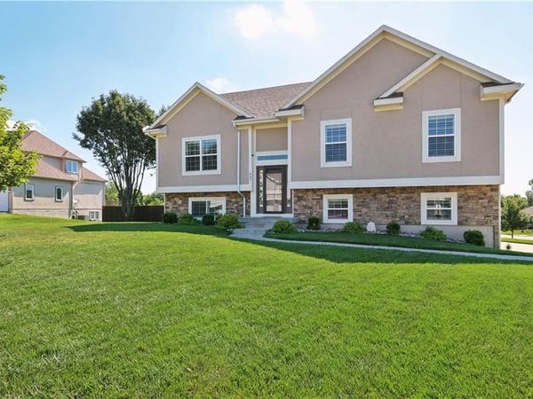 805 Cedar Ridge Drive, Raymore, MO 64083
