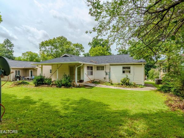 2307 Peachtree St, Knoxville, TN 37920