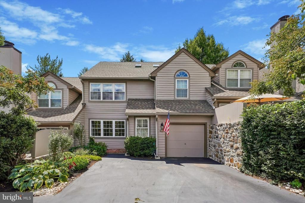 34 MANCHESTER COURT, BERWYN, PA 19312