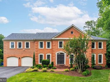 8424 HOLLY LEAF DRIVE , MCLEAN, VA 22102