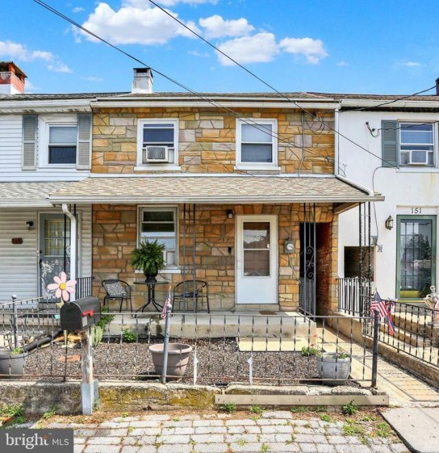 153 SPRING GARDEN STREET, LEESPORT, PA 19533