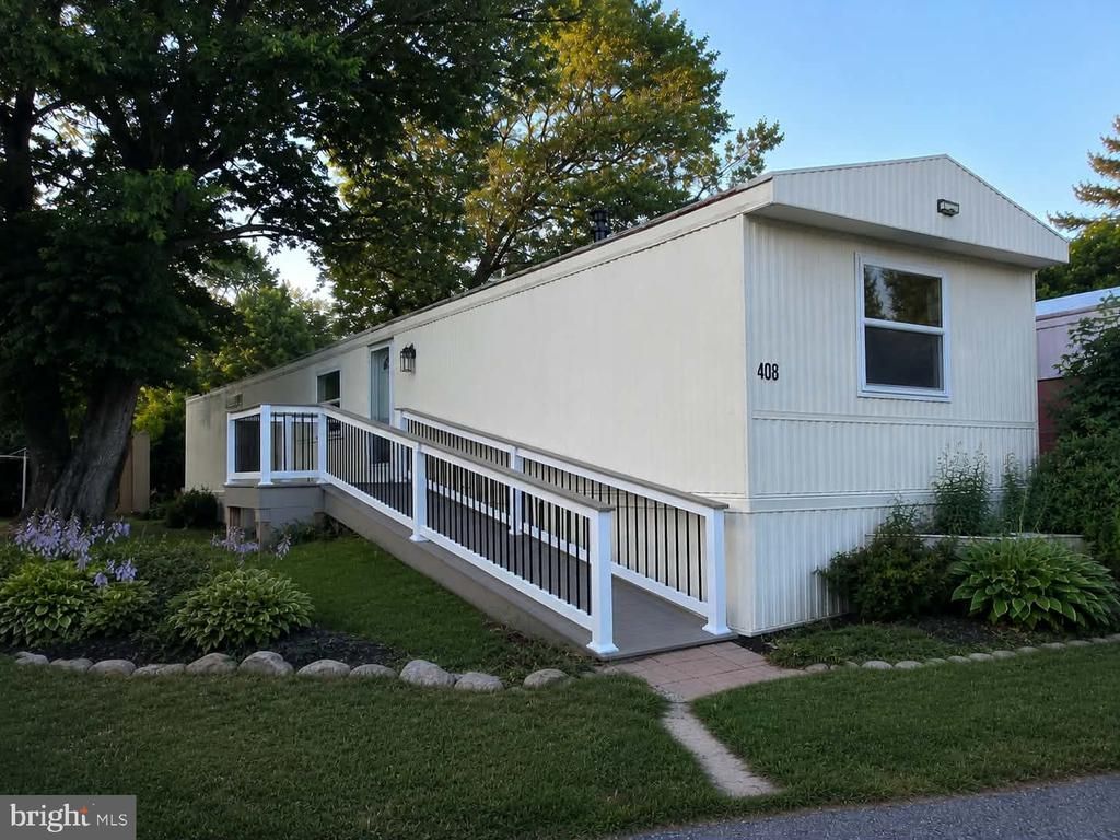 408 LAUREN LANE , COATESVILLE, PA 19320