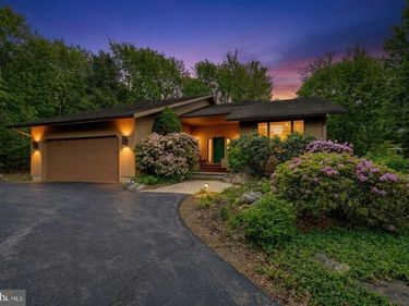 96 WOLF ROAD, LAKE HARMONY, PA 18624