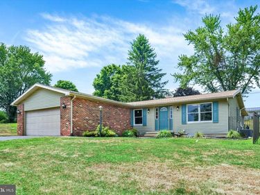 120 DENISON DRIVE, DAUPHIN, PA 17018