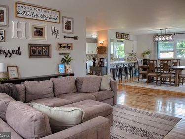 4 LOST CREEK DRIVE, SELINSGROVE, PA 17870