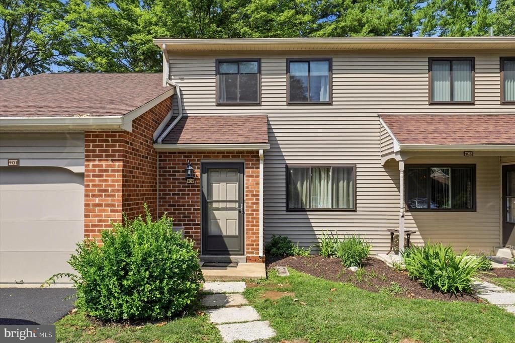 402 CURTIS COURT , CHESTERBROOK, PA 19087