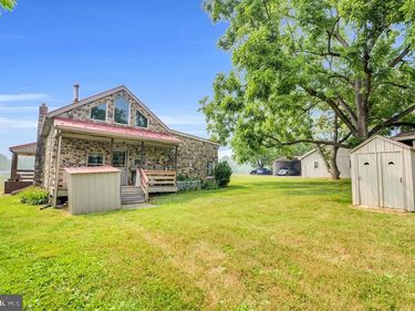 3390 MOUNTAIN ROAD, HAMBURG, PA 19526