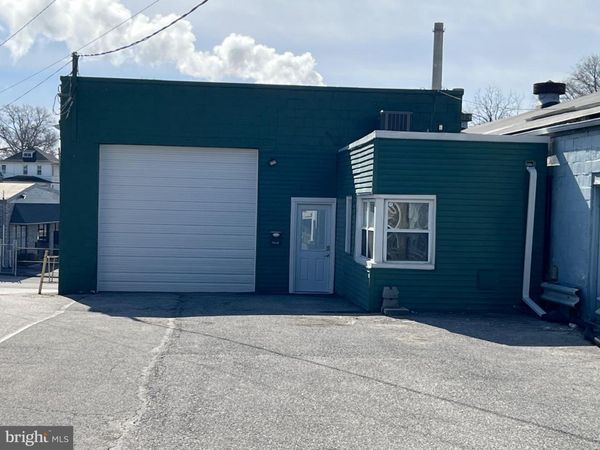 1880 W MARKET STREET, YORK, PA 17404