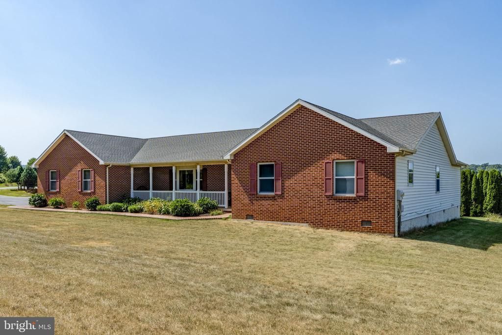 469 GAULT ROAD , NARVON, PA 17555
