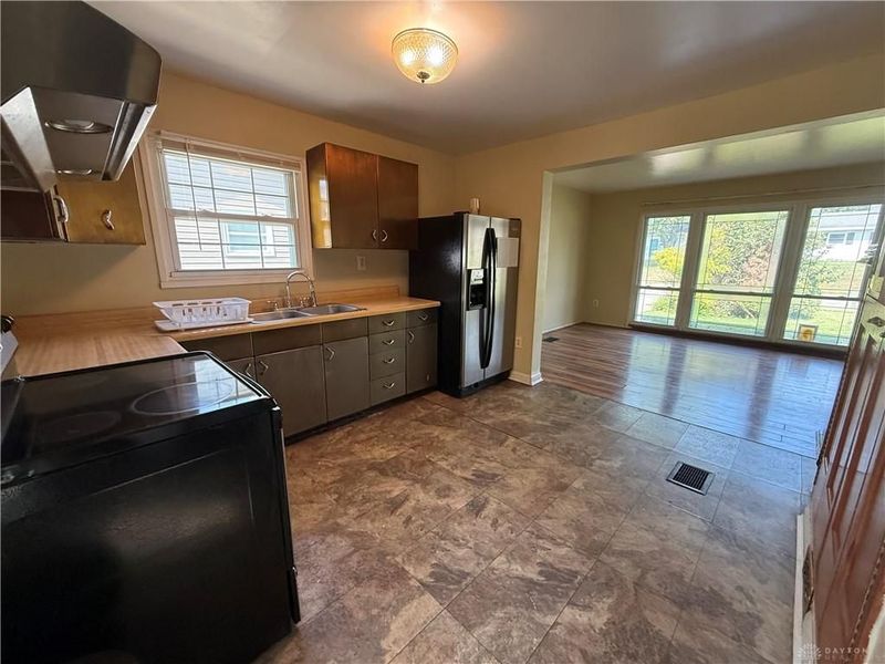 1229 Jeanette Drive, Riverside, OH 45432 Photo 13