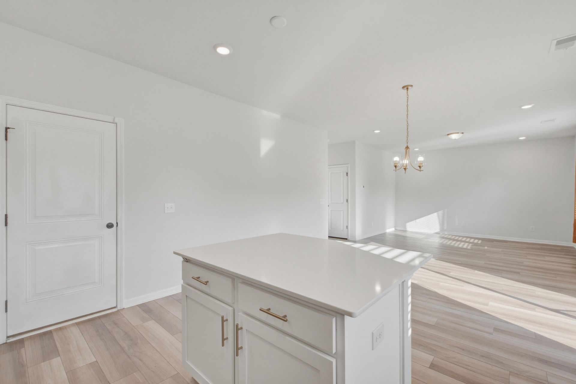 705 Mcroy Street Photo 6