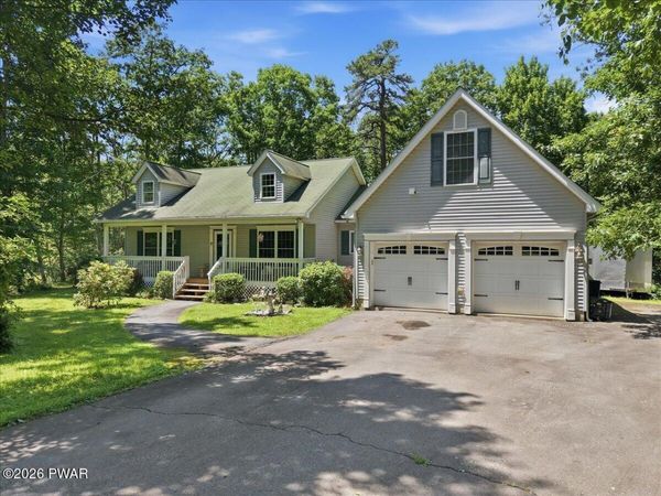 804 Waxwing Court, Hawley, PA 18428