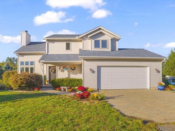 3123 140th Avenue, Dorr, MI 49323