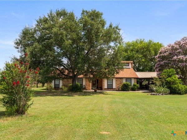 4911 Youngsford Road , Marion, TX 78124