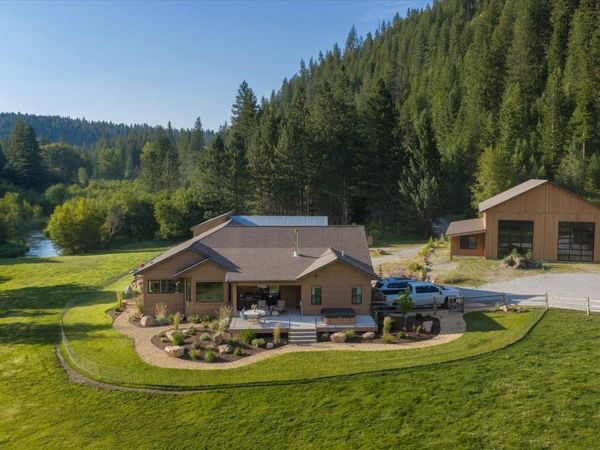 822 Little Spokane River Rd, Newport, WA 99156