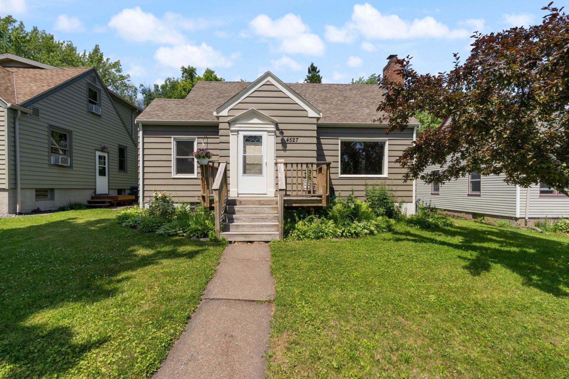 4527 Dodge Street, Duluth, MN 55804 Main Photo