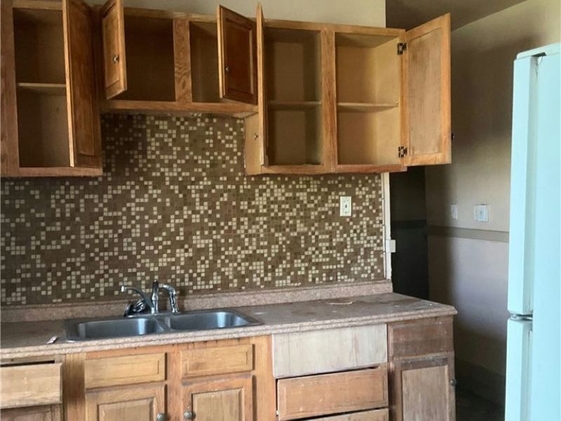 11910 Chesterfield Avenue, Cleveland, OH 44108 Photo 6