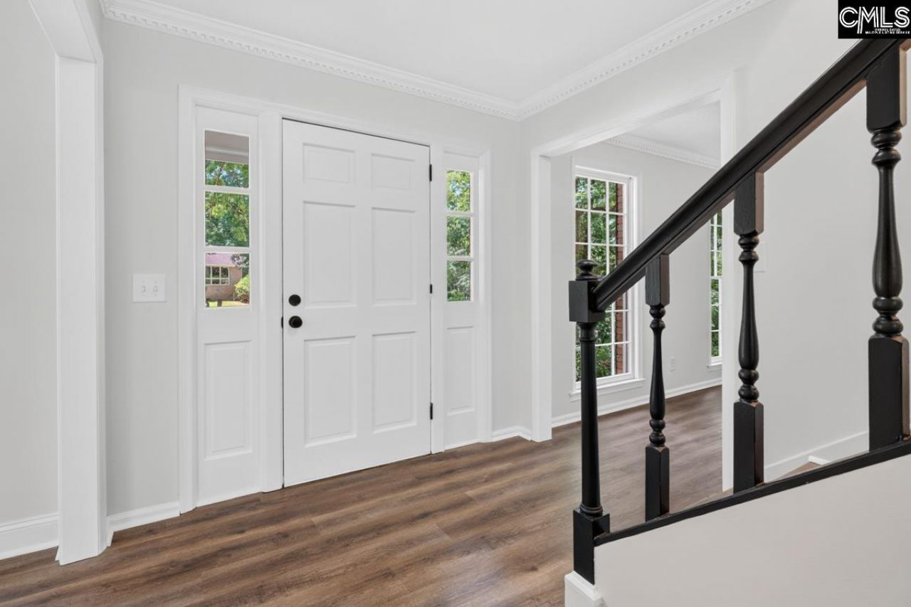 1328 Country Squire Drive  Photo 4