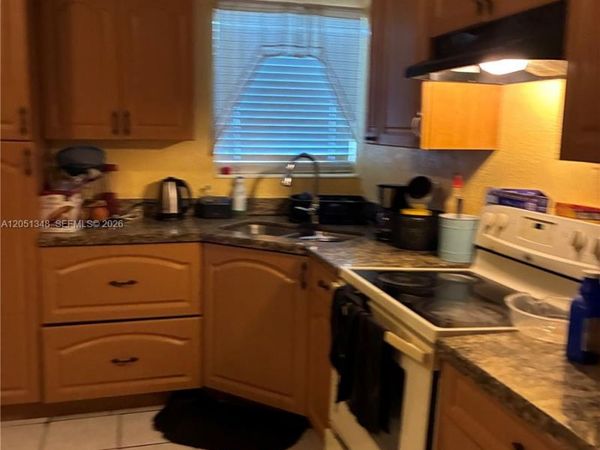 1011 NW 183rd Dr, Miami Gardens, FL 33169