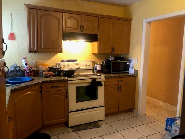 1011 NW 183rd Dr, Miami Gardens, FL 33169