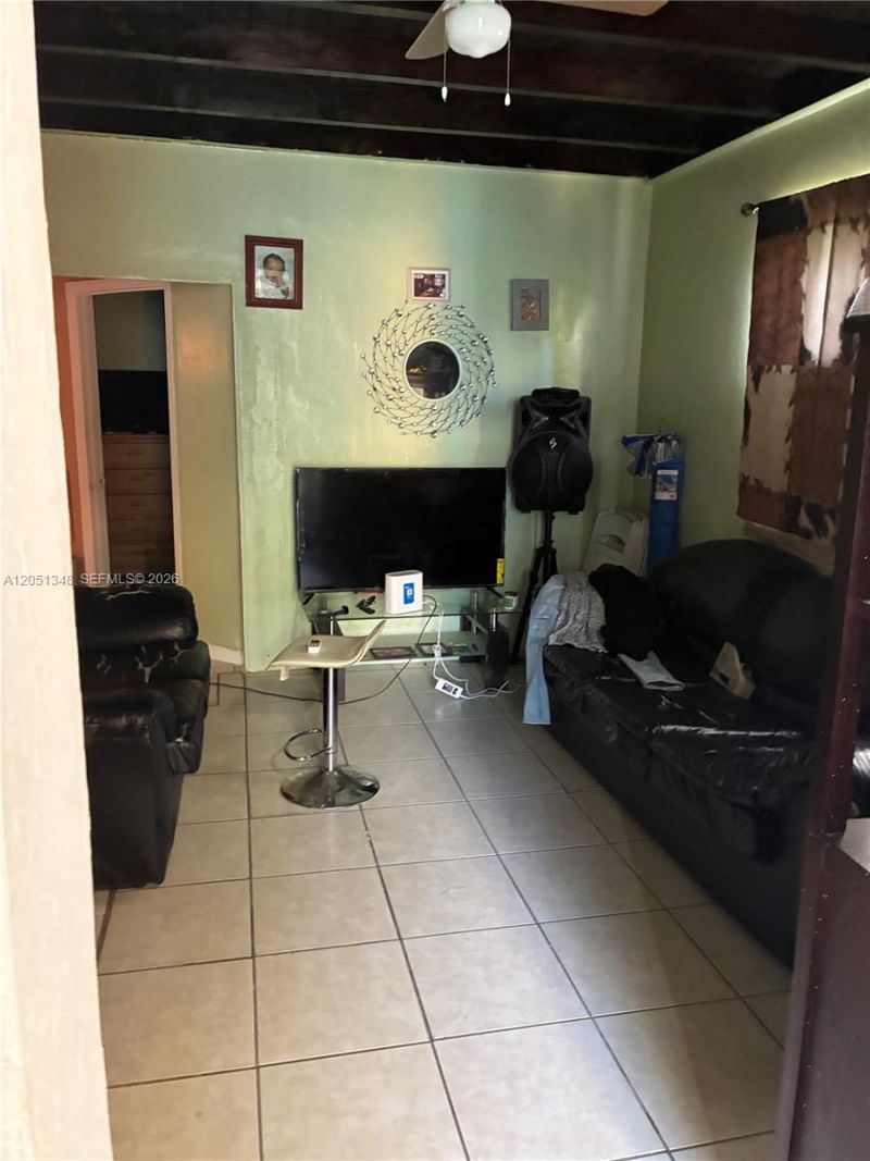 1011 NW 183rd Dr, Miami Gardens, FL 33169 Photo
