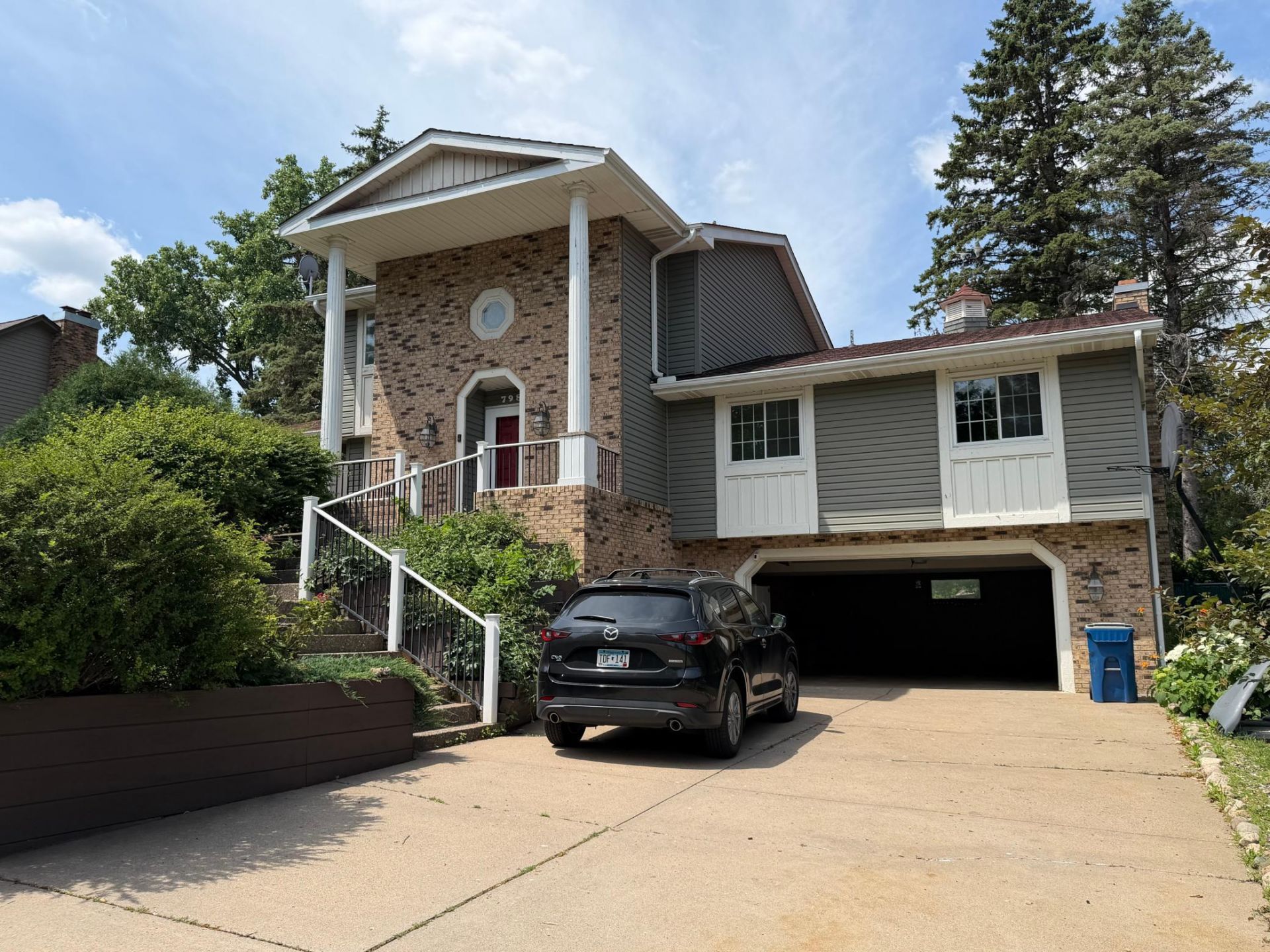 798 Torchwood Drive , North Saint Paul, MN 55112
