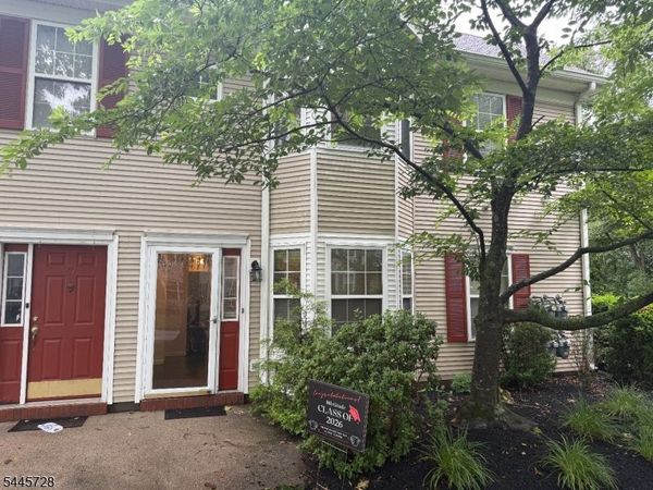 58 Waugh Ct, Bridgewater, NJ 08807