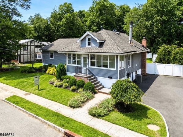 54 Davenport Ave, Roseland, NJ 07068