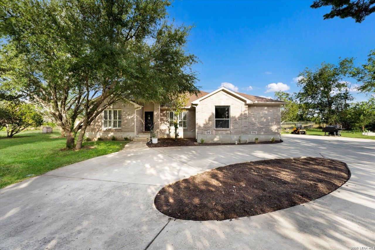 9460 Windwood Dr, Boerne, TX 78006 Main Photo