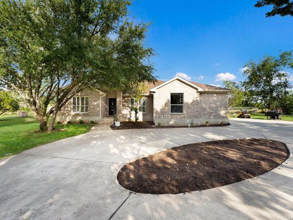 9460 Windwood Dr, Boerne, TX 78006