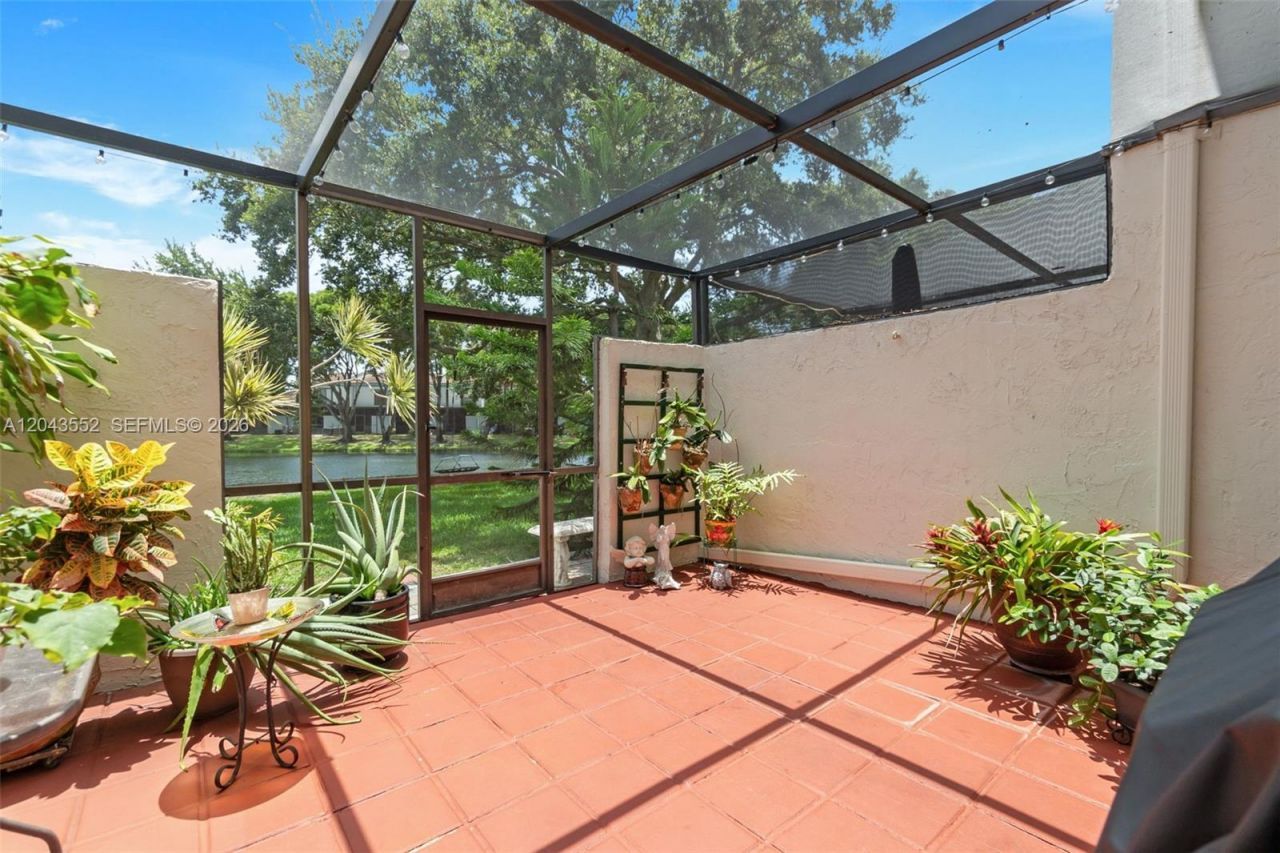 1121 NW 98th Ter , Unit 119, Pembroke Pines, FL 33024 Photo