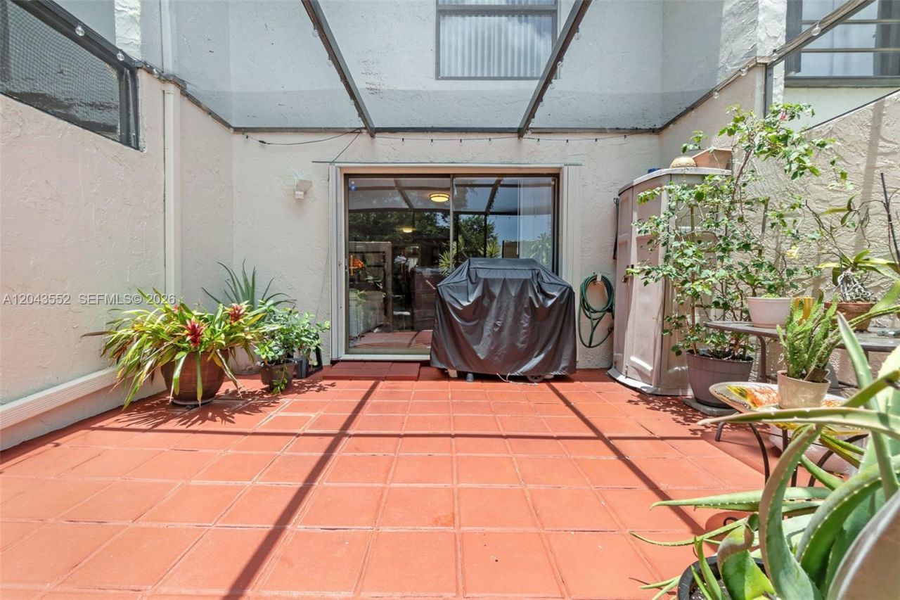 1121 NW 98th Ter , Unit 119, Pembroke Pines, FL 33024 Photo