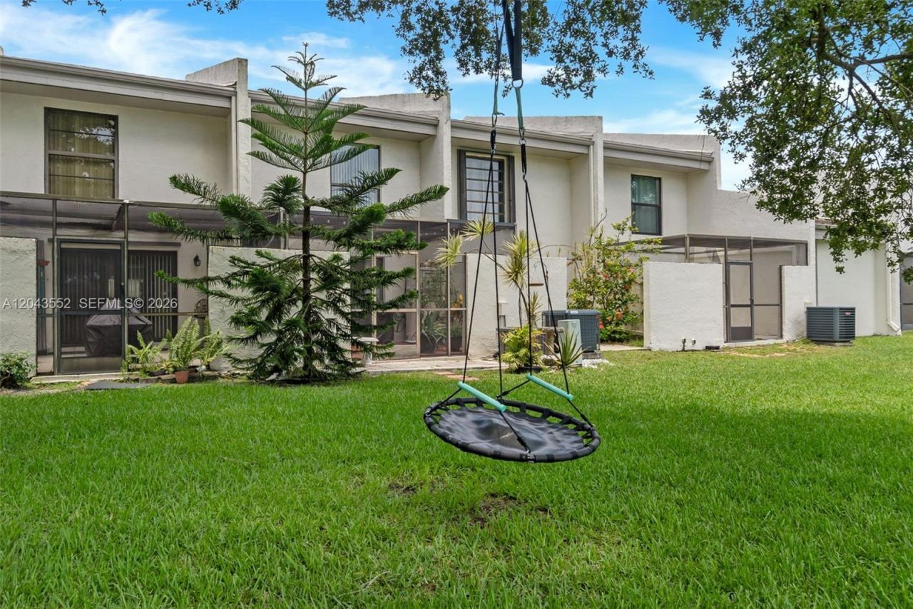 1121 NW 98th Ter , Unit 119, Pembroke Pines, FL 33024 Photo