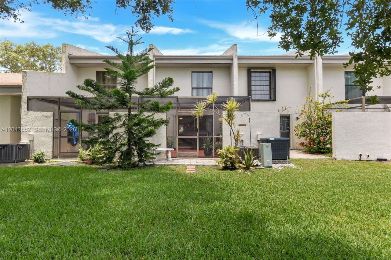 1121 NW 98th Ter , Unit 119, Pembroke Pines, FL 33024 Photo