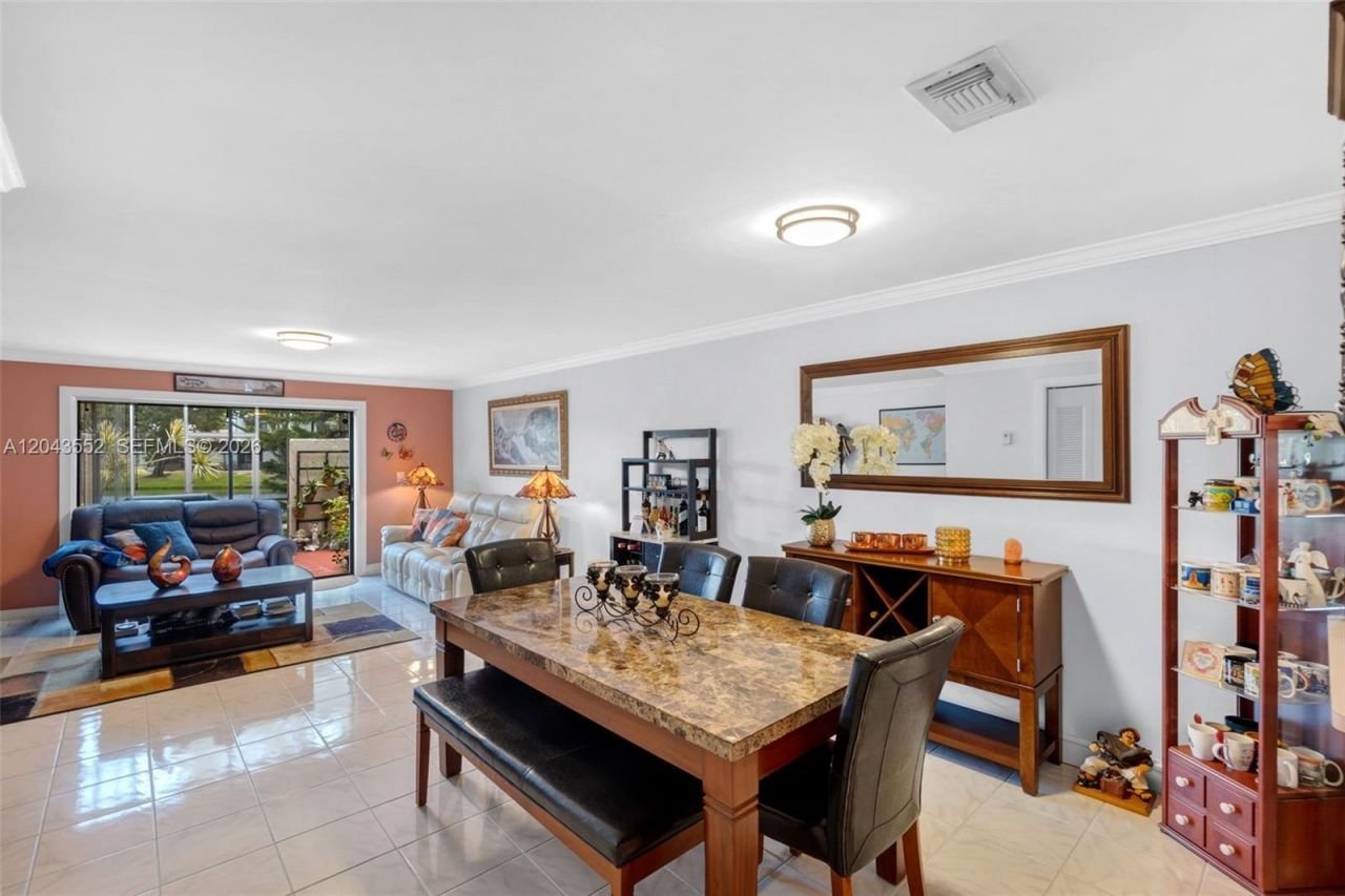 1121 NW 98th Ter , Unit 119, Pembroke Pines, FL 33024 Photo