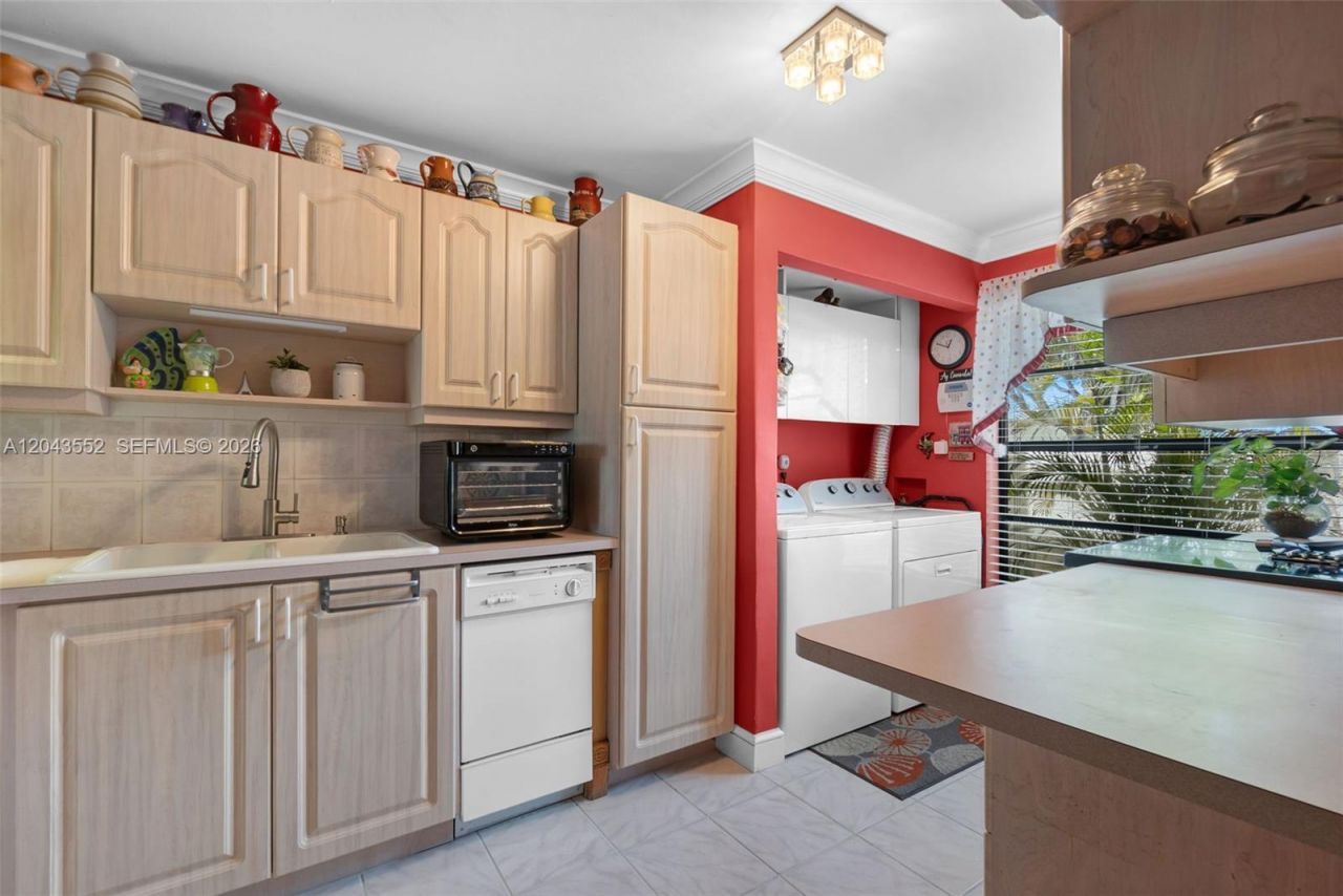 1121 NW 98th Ter , Unit 119, Pembroke Pines, FL 33024 Photo