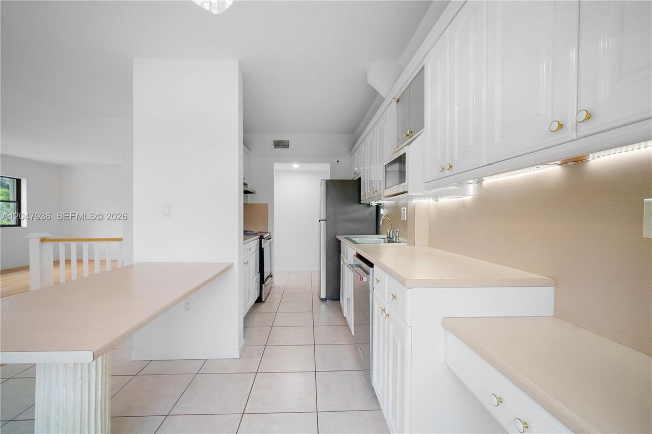 1891 N 61st Ave, Unit B215, Hollywood, FL 33024 Photo