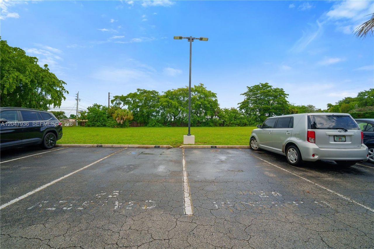 1891 N 61st Ave, Unit B215, Hollywood, FL 33024 Photo