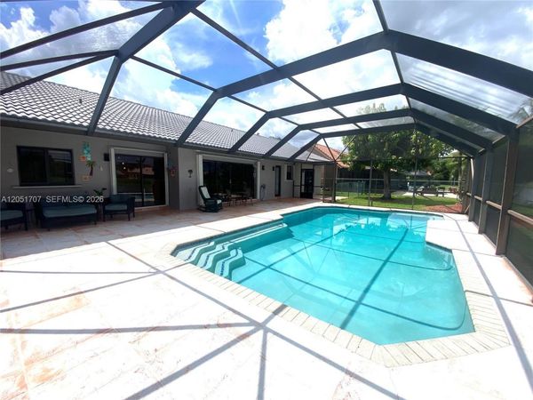 5521 Hawkes Bluff Ave, Davie, FL 33331