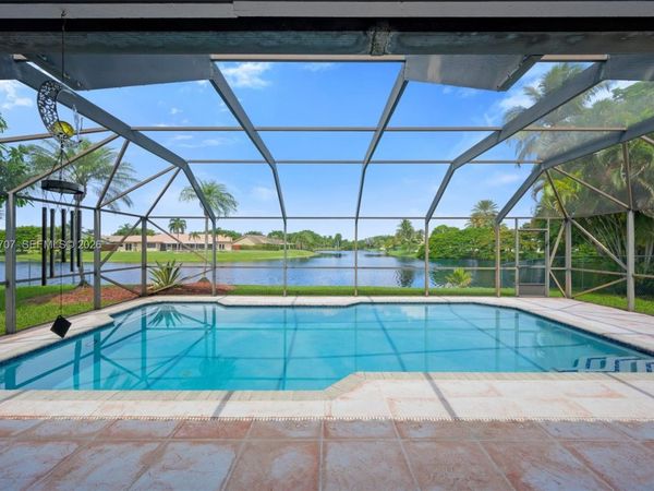 5521 Hawkes Bluff Ave, Davie, FL 33331