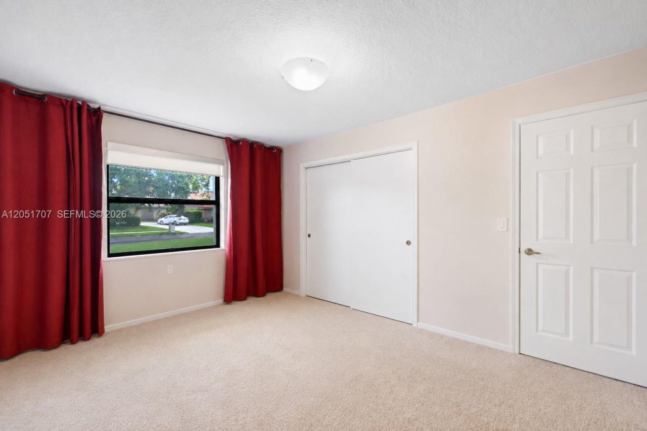 5521 Hawkes Bluff Ave, Davie, FL 33331 Photo