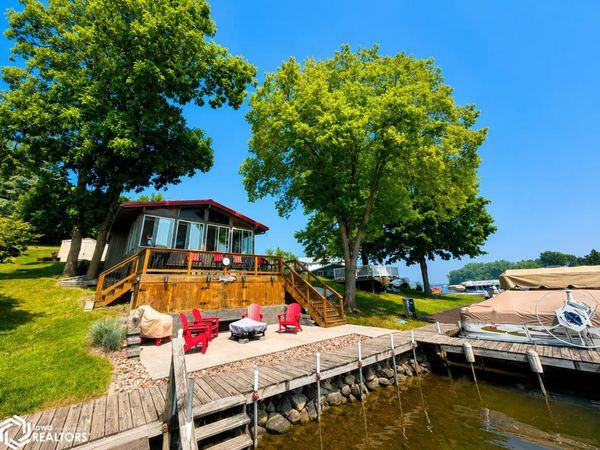 1116 Lakeshore Drive, Brooklyn, IA 52211