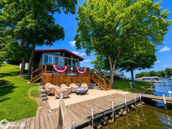 1116 Lakeshore Drive, Brooklyn, IA 52211