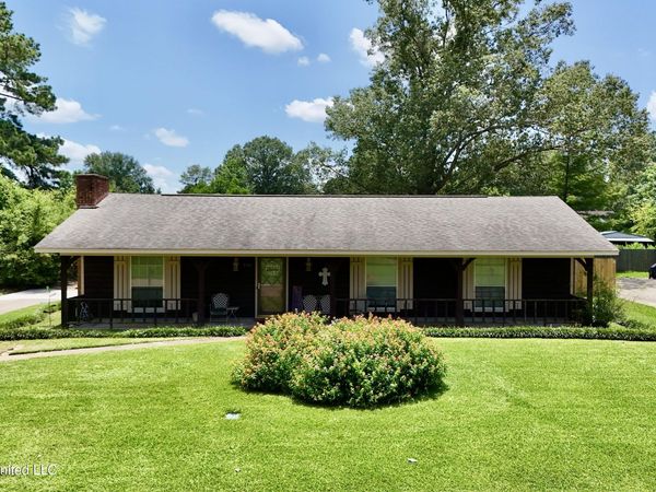 720 Black Oak Circle, Pearl, MS 39208
