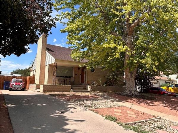 187 University Circle , Pueblo, CO 81005