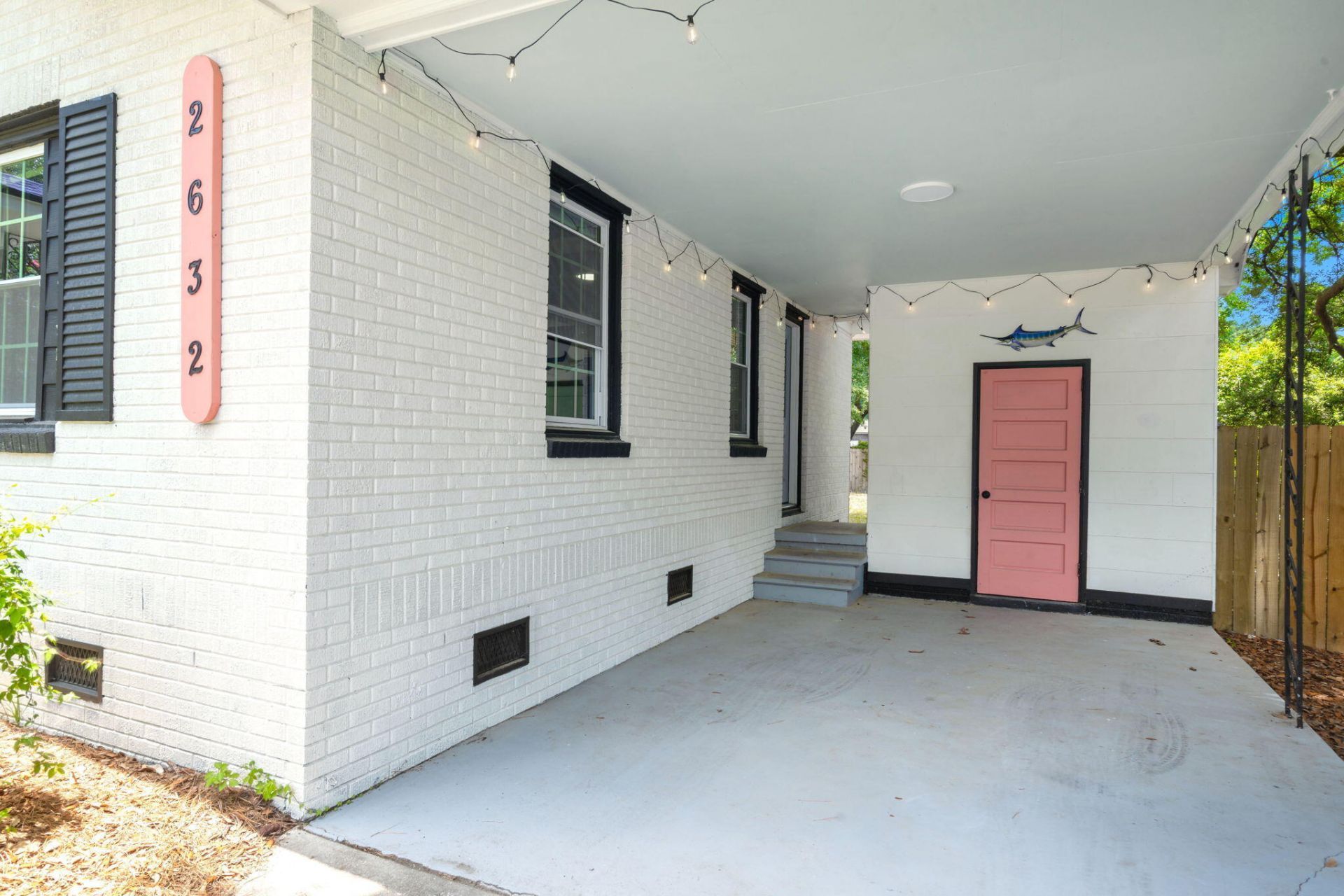 2632 Ridgewood Avenue Photo 4