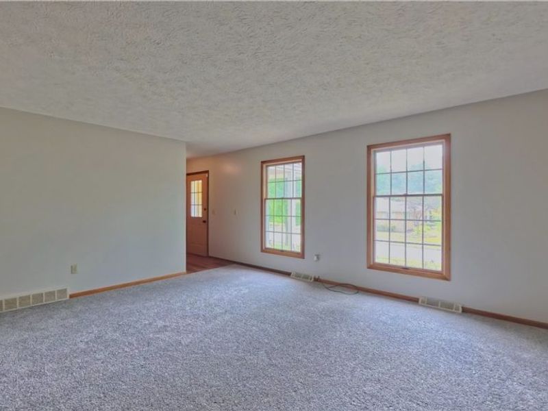 1660 Squaw Creek Drive, Girard, OH 44420 Photo 14