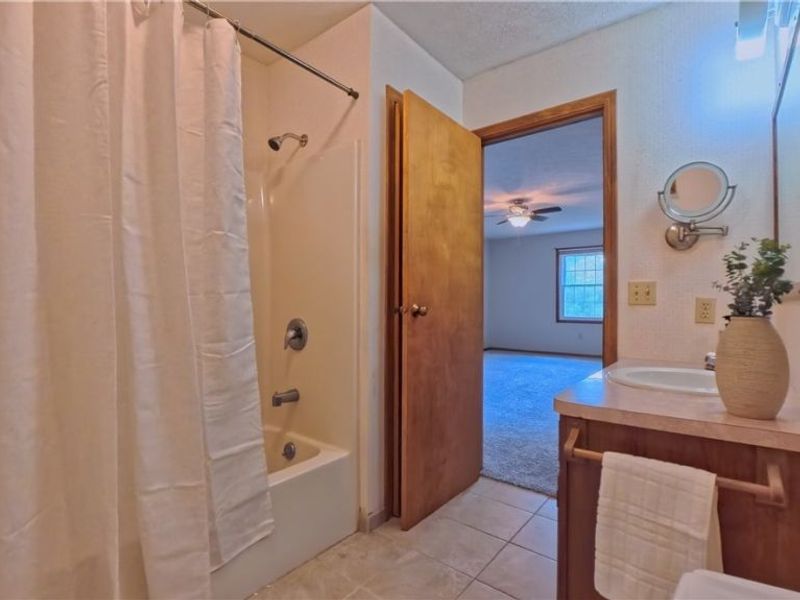 1660 Squaw Creek Drive, Girard, OH 44420 Photo 23