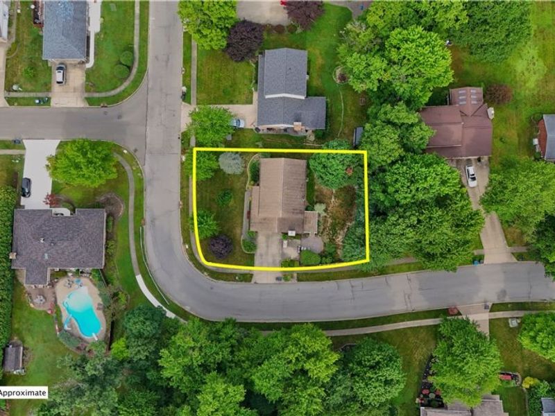 1660 Squaw Creek Drive, Girard, OH 44420 Photo 3